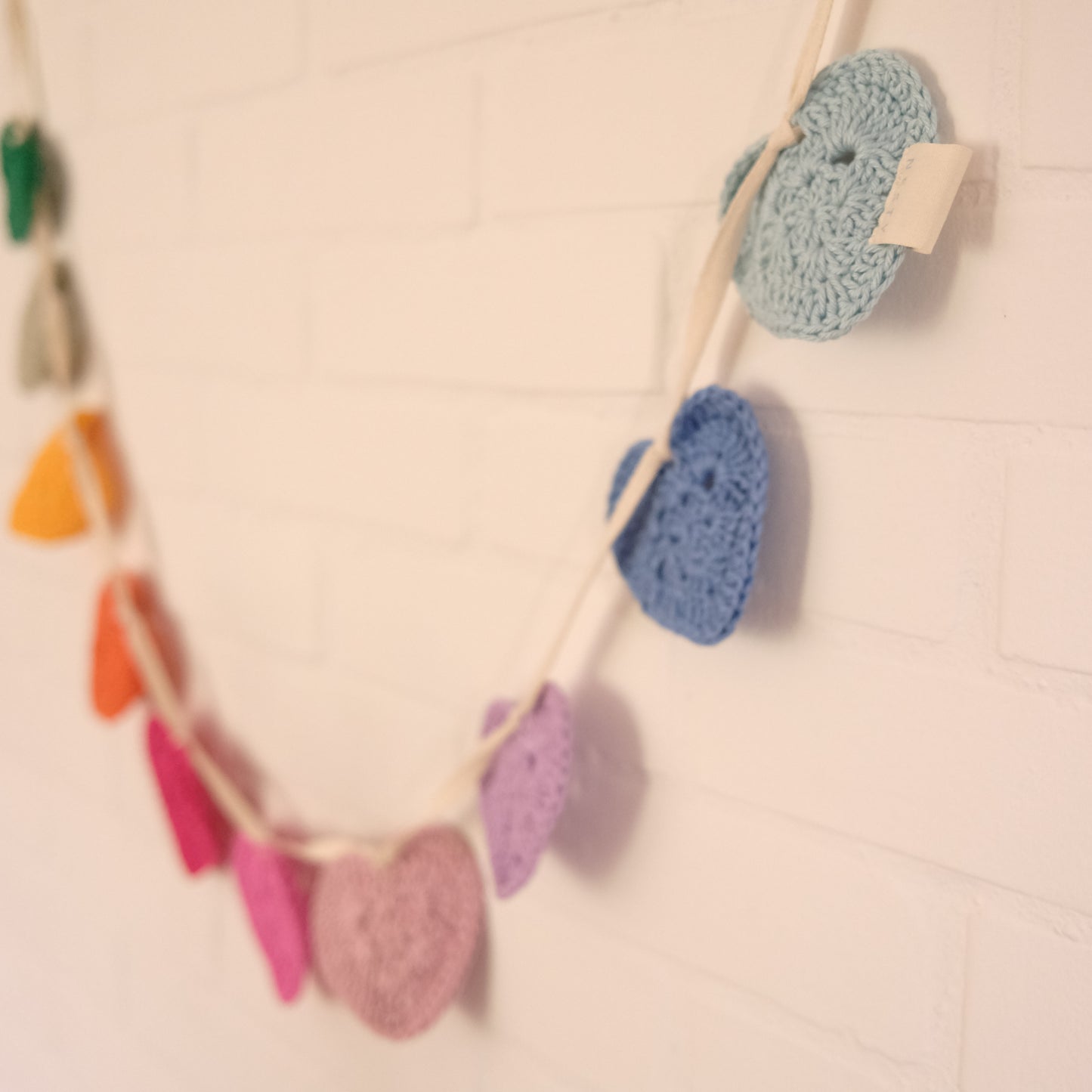 NESTY Guirnalda Corazones Crochet para decorar el cuarto de tu bebé 5