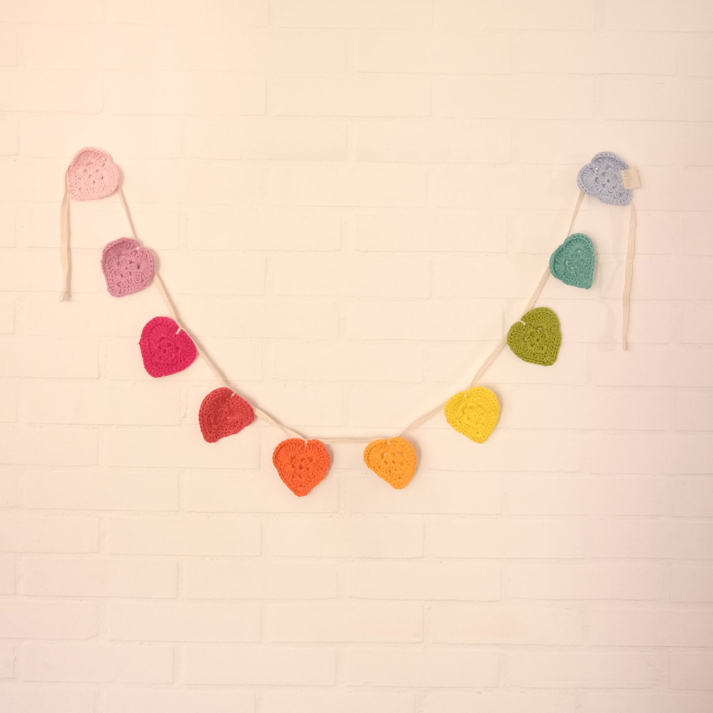 NESTY Guirnalda Corazones Crochet para decorar el cuarto de tu bebé
